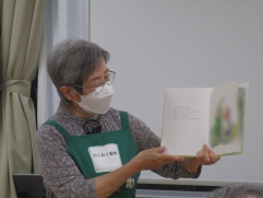 絵本に合わせ話し方も役になり切ります！