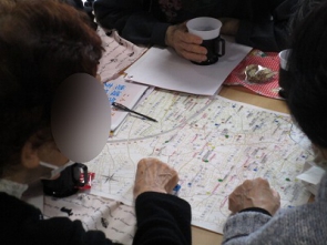 「ケアカフェはここかしら？」「地域包括はこのあたり？」どのテーブルも盛り上がりました