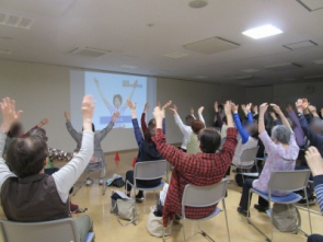 皆さん熱心に聞き入り体操をされていました！