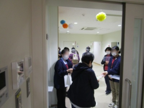 練馬区より参加者へ歯ブラシと舌用ブラシのプレゼントが！皆さん喜んでおられました