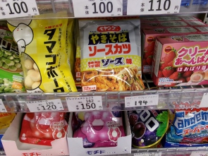 お菓子も売っているのですね