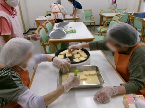 甘くしたタマゴ液にひたして