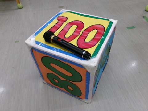 土支田デイ恒例の紅白歌合戦では、このビッグなサイコロが運命を分けます！