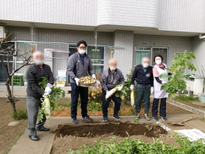 大根持って「はいチーズ」