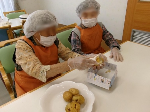 じゃがいもの皮をむいて