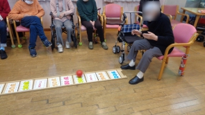 何点に停まるかな？