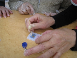 シールを貼ります