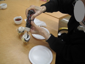 チョコをかけたら完成！