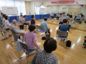 お客様に人気の事業　椅子ヨガ