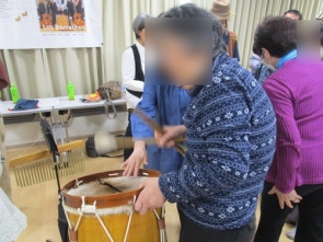 楽器体験コーナーです。