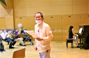 ピアノ伴奏の伊東さん、進行役の石野さん、いつもありがとうございます。