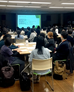 11月に開催したけあまねひろば☆ひかり訪看コラボ研修 60名近くの参加がありました。