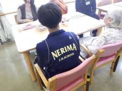 「若いわね～」と笑顔がこぼれています♪