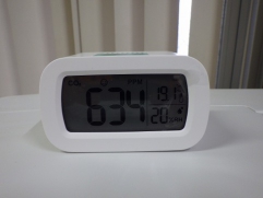 CO2チェッカー♪1000を超えると要換気です。