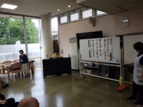 ピアノと歌のボランティア活動の見学☆