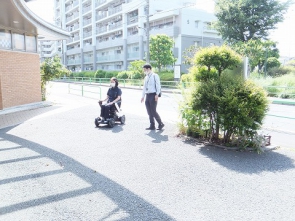カーブの揺れなどもないか体験しました。