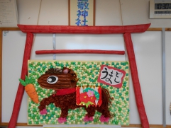 干支(午)の壁面でお出迎え