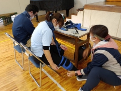 職員がモデルに