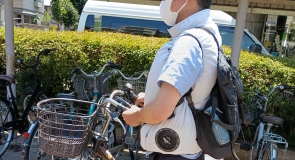 服の中に涼しい風が溜まっていきます
