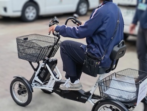 介護保険外の自費レンタル商品ですが、膝への負担が軽減できる設計だそうです。