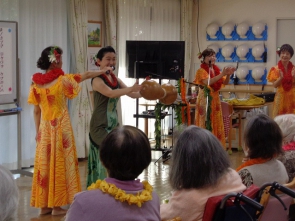 ハワイの楽器も！