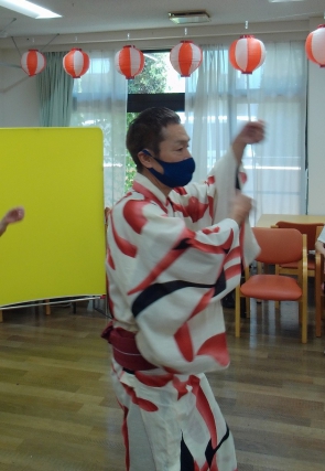 力強くも華麗な踊り子