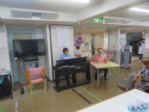 音楽と紙芝居に癒されます！