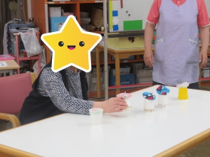 コップお手玉ポンゲーム！